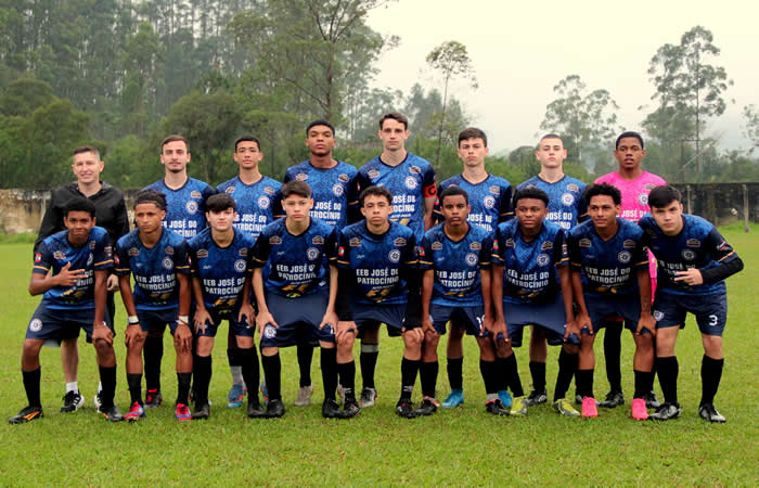 O time masculino de Siderópolis, com idade entre 15 a 17 anos, foi campeão da etapa microrregional do Moleque Bom de Bola 2023