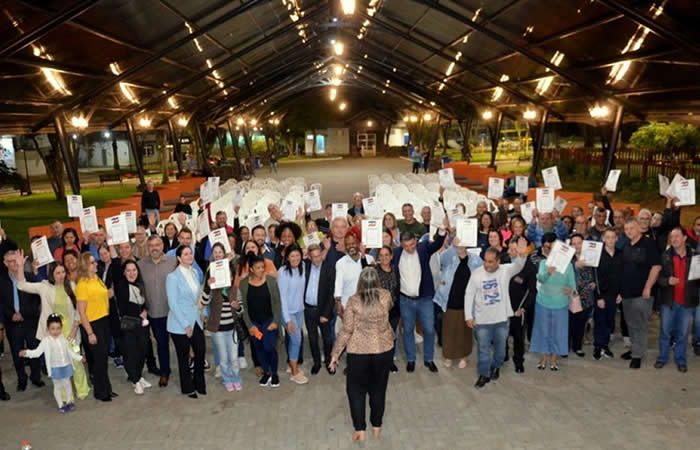 Governo de Siderópolis entrega 200 escrituras por meio Programa Lar Legal