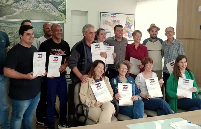 Contemplados pelo edital da Lei Paulo Gustavo assinam contrato com a Prefeitura de Siderópolis